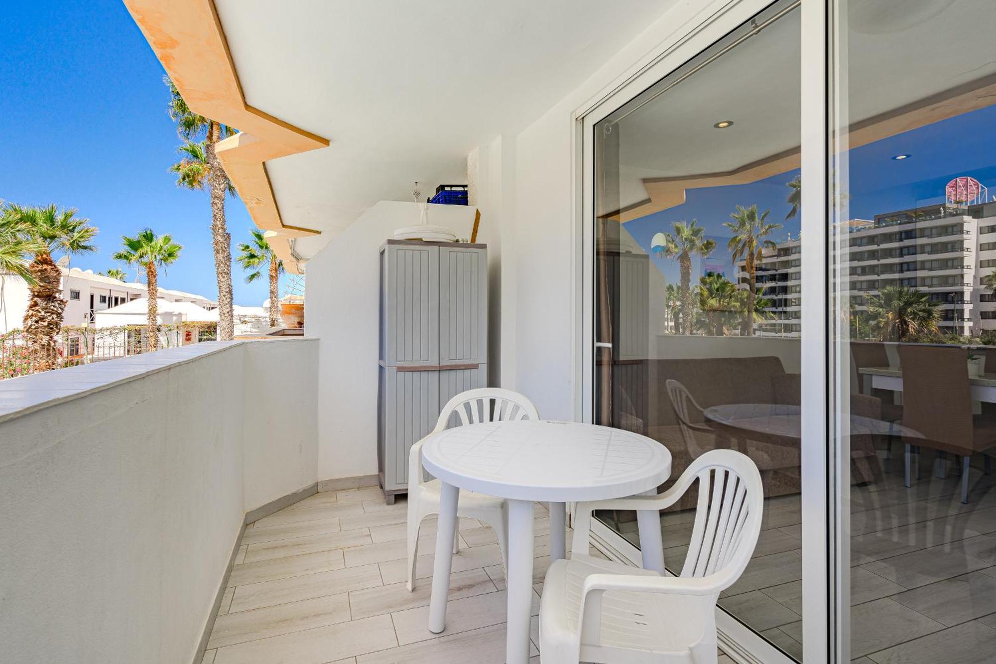 Un dormitorio en Playa de las Américas Costa Adeje  Extérieur photo