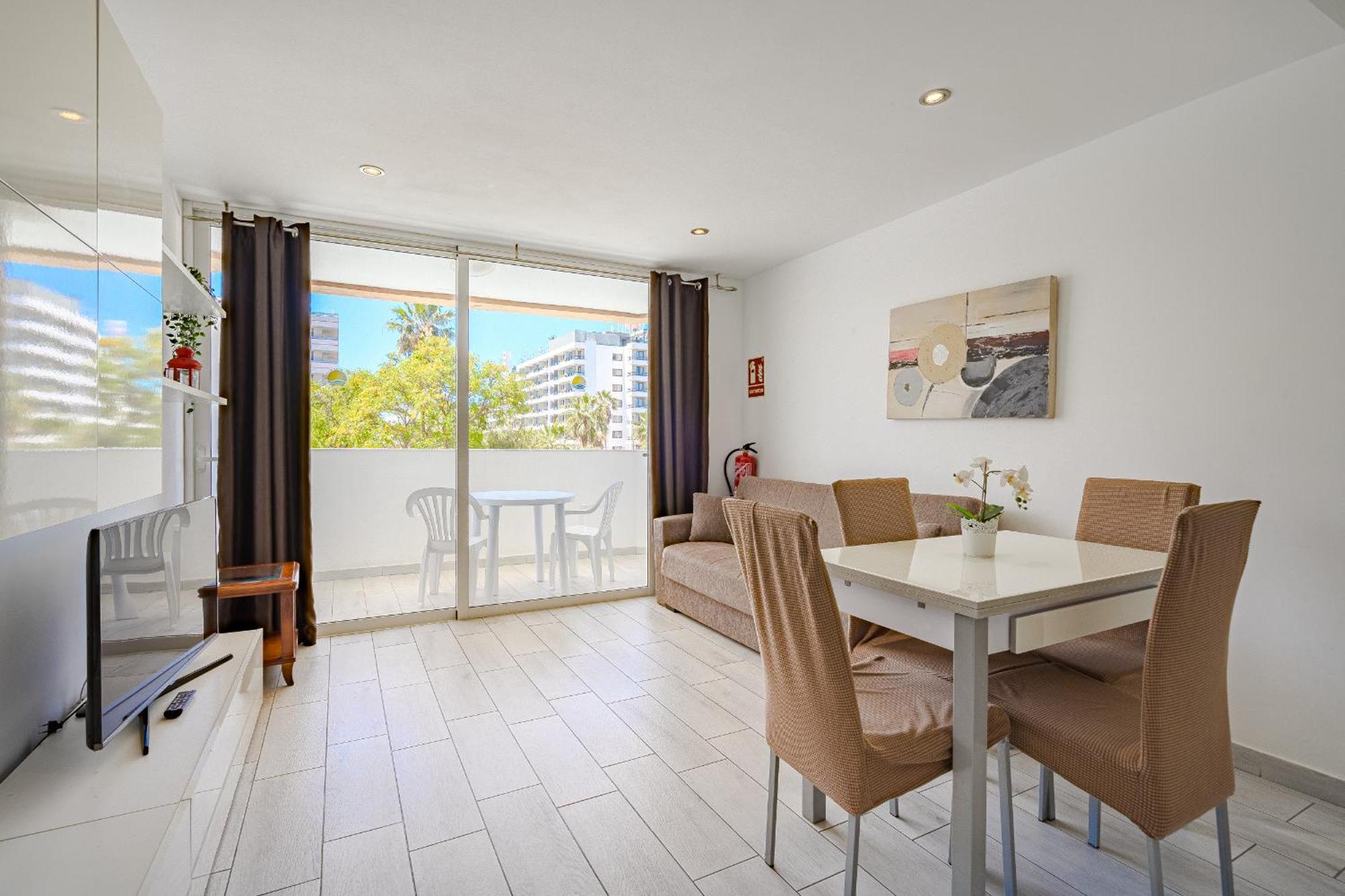 Un dormitorio en Playa de las Américas Costa Adeje  Extérieur photo