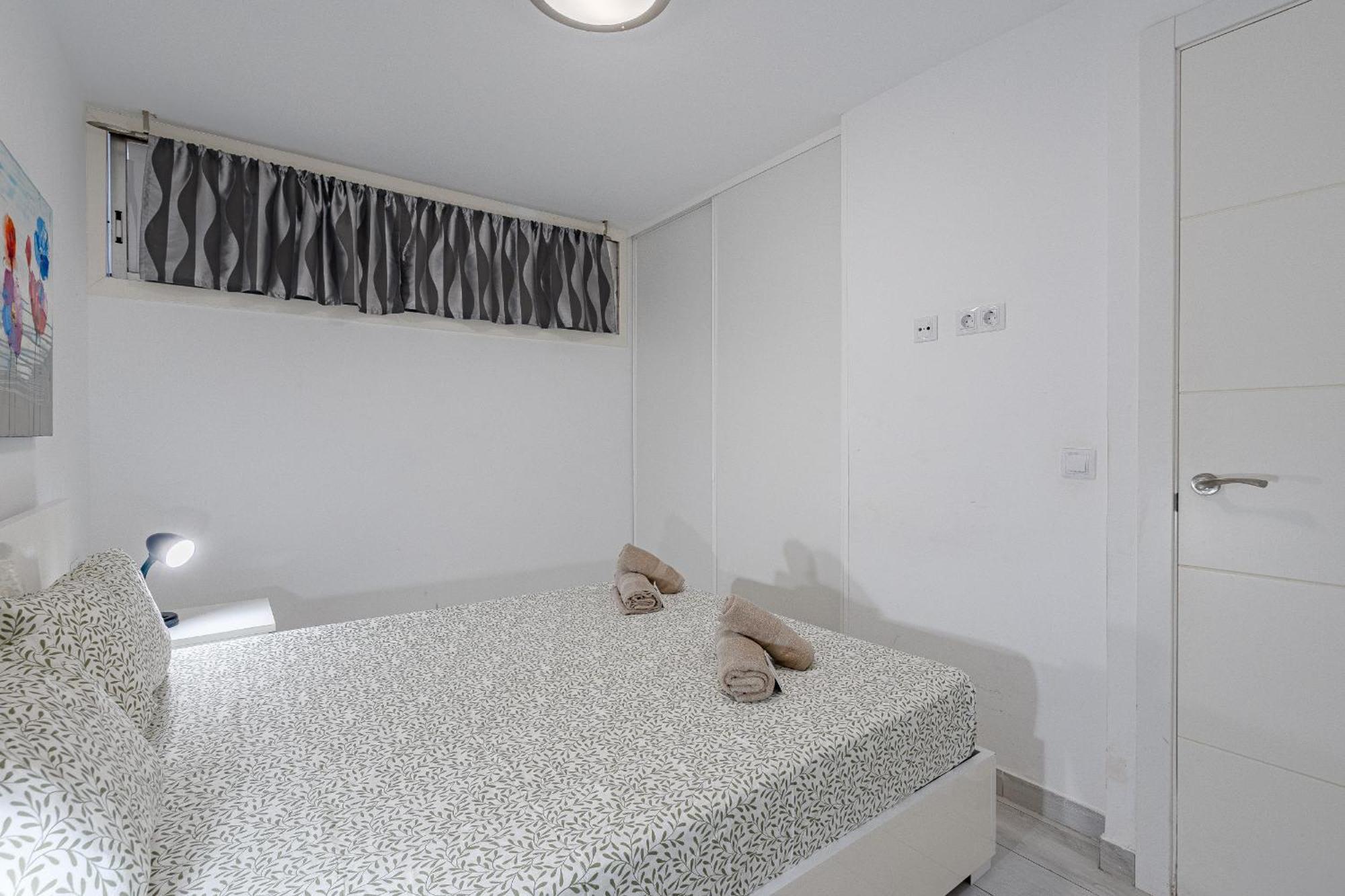 Un dormitorio en Playa de las Américas Costa Adeje  Extérieur photo