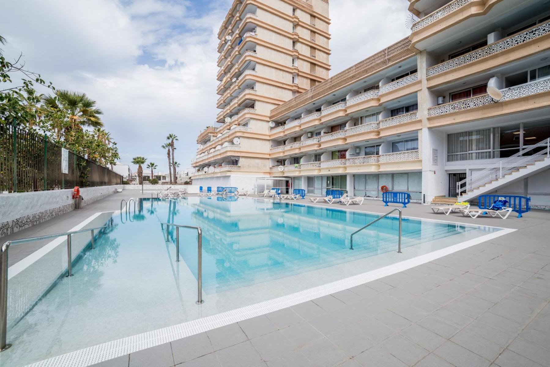 Un dormitorio en Playa de las Américas Costa Adeje  Extérieur photo