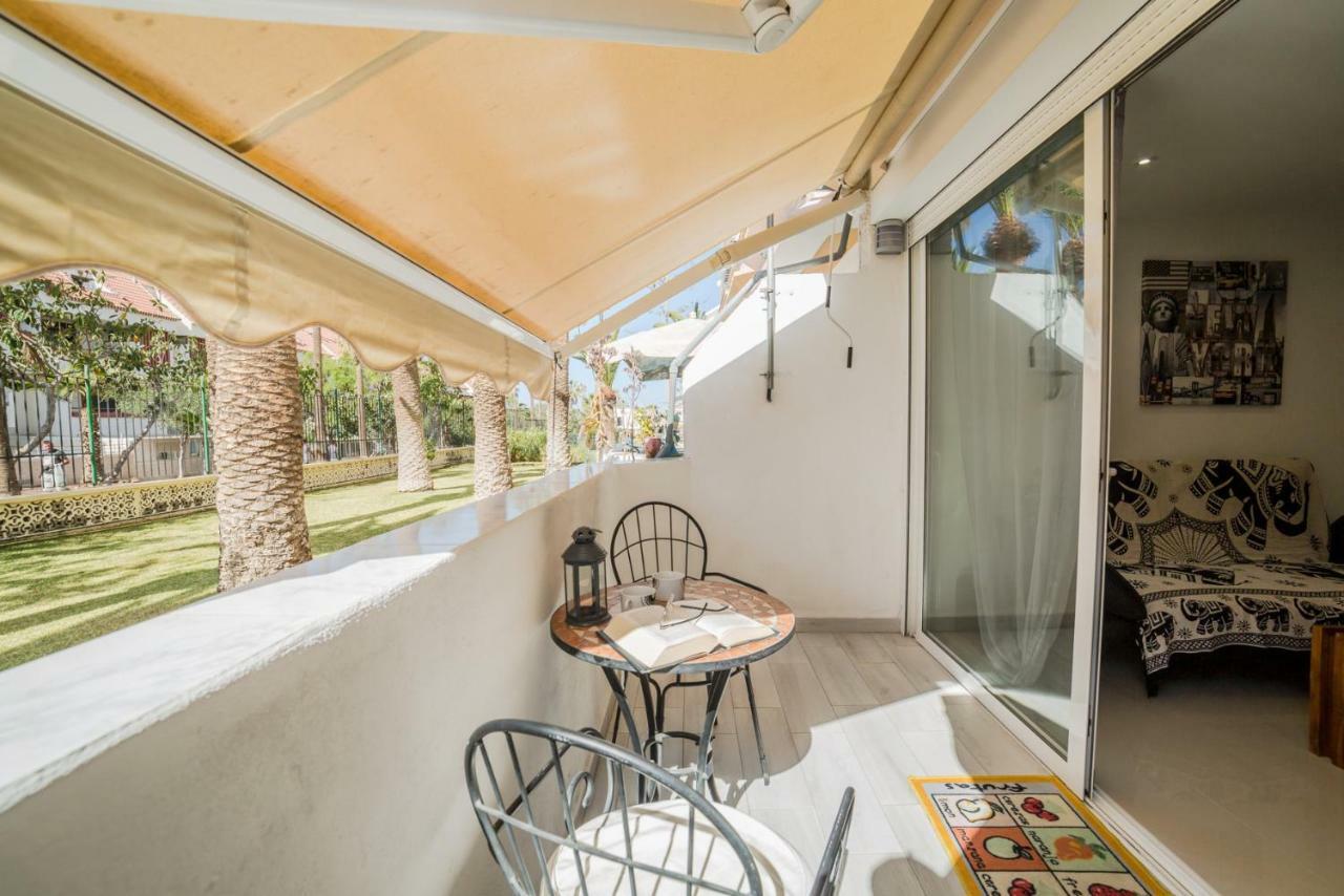Un dormitorio en Playa de las Américas Costa Adeje  Extérieur photo